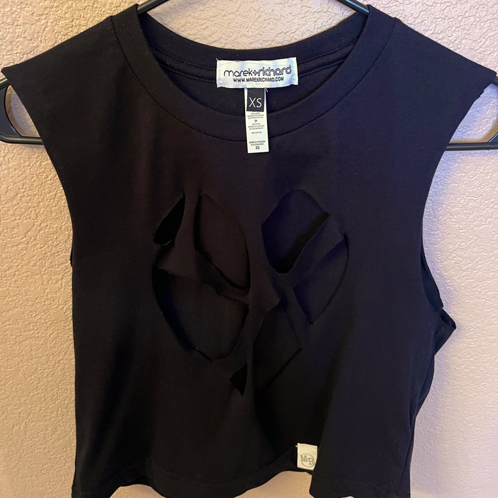 Marek + Richard HEARTBREAKER CUTOUT CROP TANK-BLACK
